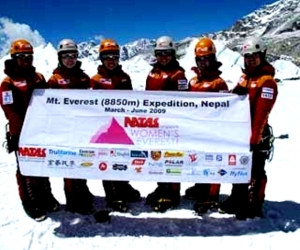 Spore Women.Mount Everest